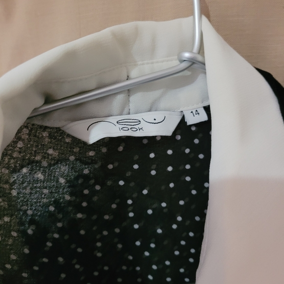 New Look polkadot sheer top with tieable bow. - Picture 2 of 2